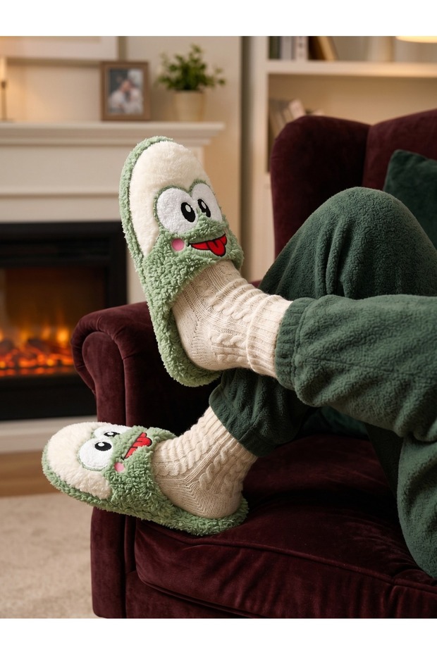 Women's Plush House Slippers with Cute Face Pattern, Stylish Winter Closed-Toe Warm and Comfortable Guest Slippers