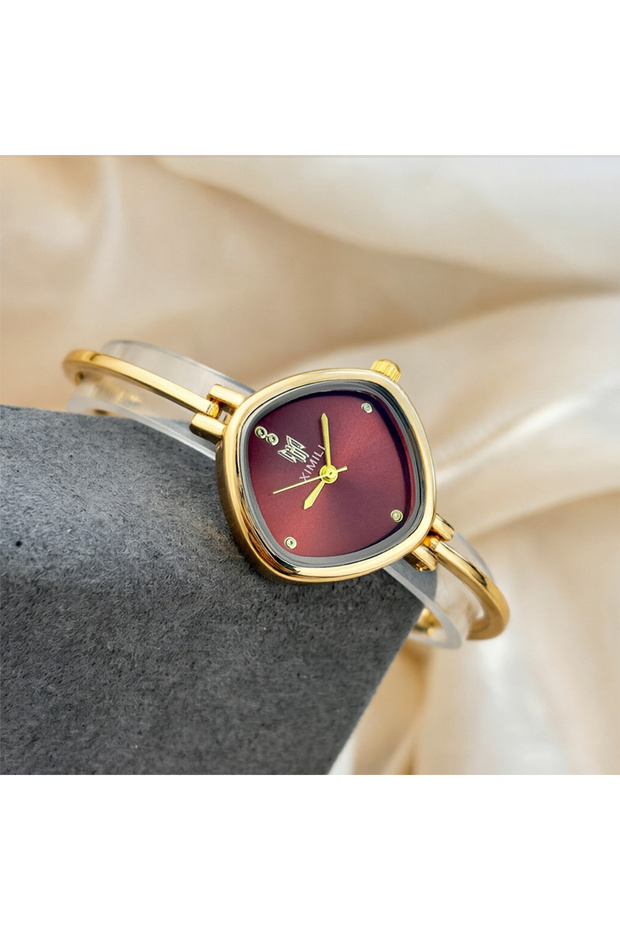 golden red Minimalist Watch for Women - Diamond Dial Ultra-thin Curved Strap Wrist Watch