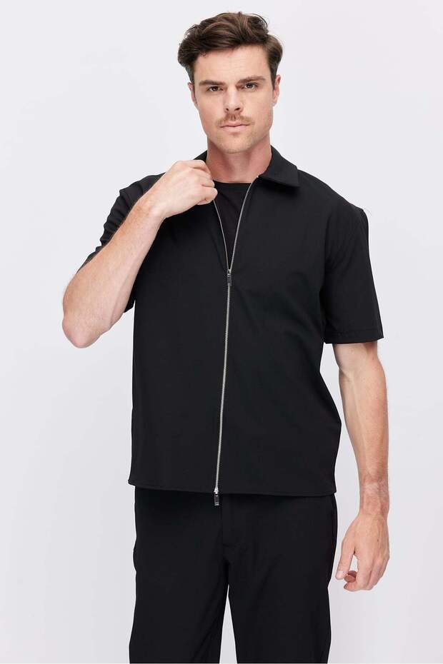 Men's Zippered Short Sleeve Shirt