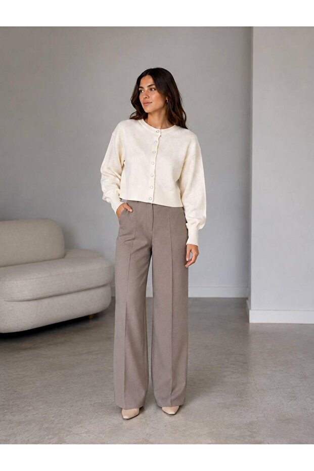 Women's Crew Neck Soft Textured Regular Fit Snap Fastener Knitwear Cardigan