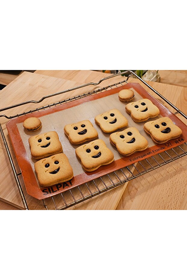 Smiley Face Cookie Mold Cake Mold 2-Pack