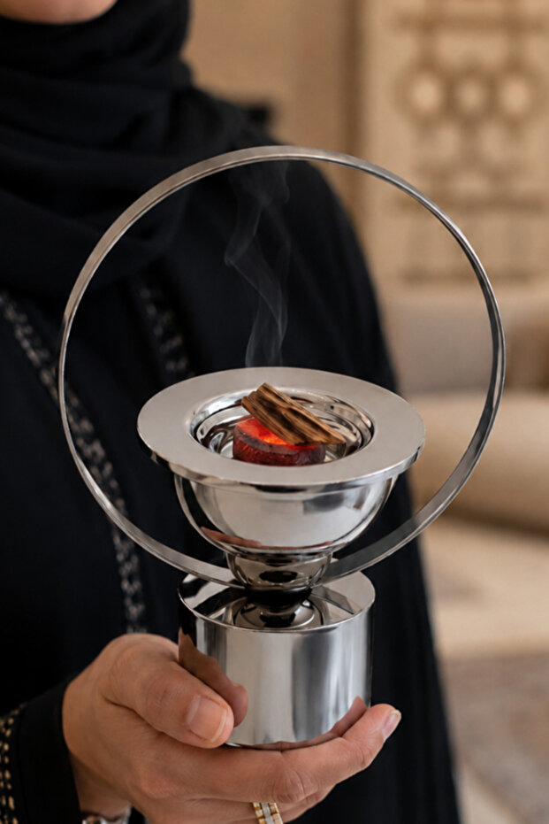 مبخرة بخور عصرية من ستانلس ستيل فضي بمقبض دائري أنيق – تصميم ديكوري فاخر، ارتفاع 26 سم