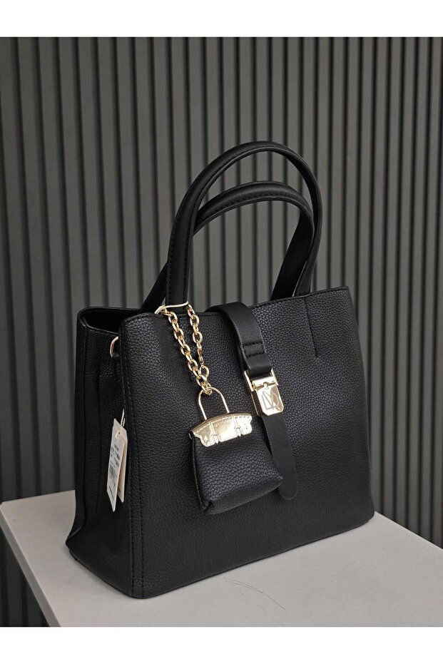 Women hand and shoulder bag