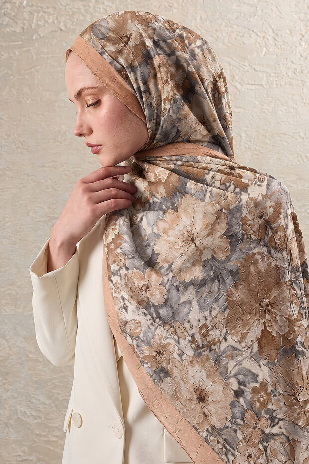 Yavruağzı Florina Patterned Shawl