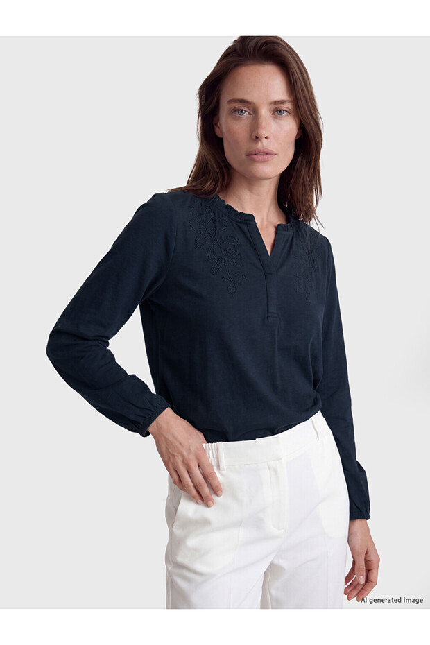 Lcw Grace Collar Embroidered Blouse