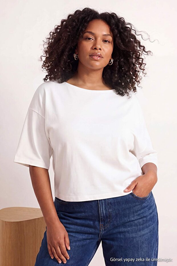 Ekru Relaxed Kayık Yaka Yarasa Kol Truvakar Crop Soft Touch Örme Büyük Beden Bluz TBBSS26AF00168