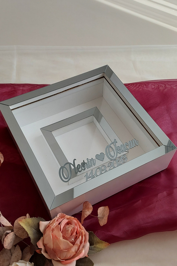 إطار ذاكرة مقاس 25 × 25 سم مع قسم صور - إطار ذاكرة بعمق 6 سم - هدية الاسم والتاريخ