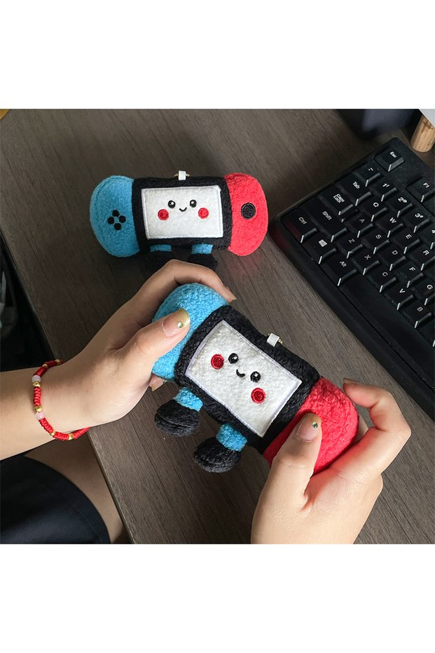 A ZAKOL Cute Funny Game Console Plush Doll Stuffed Toys Keychain Kawaii Bag Hanging Pendants Couple.