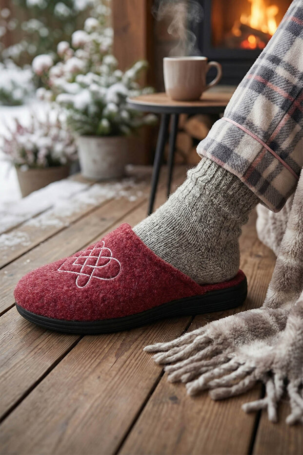Women's Winter Felt Embroidered Heart Design Home Garden Slippers