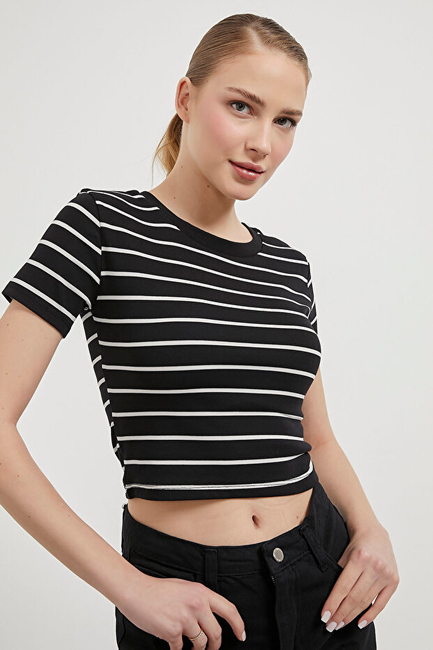 Women's Striped Stretchy Short Sleeve Black Crop T-Shirt