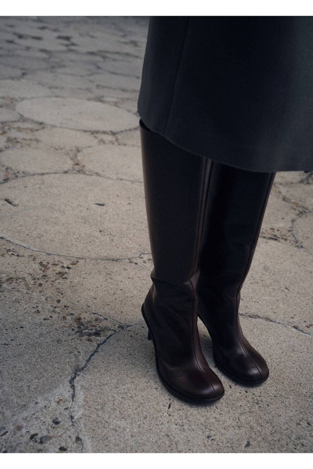 Yüksek topuklu deri bot