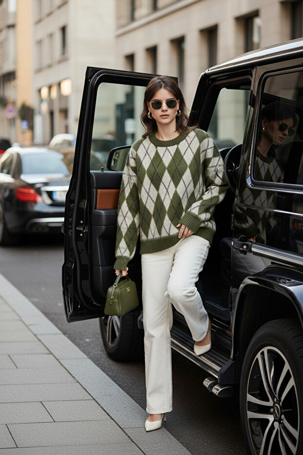 Oversize Fit Crew Neck Argyle Pattern Soft Texture Pullover Sweatshirt 4616223
