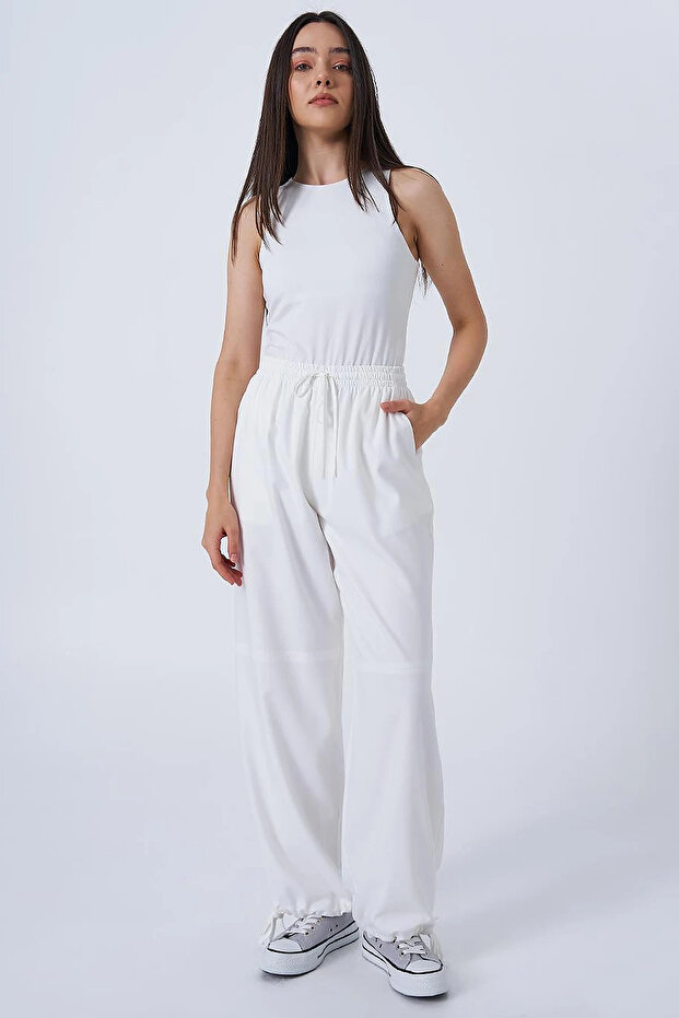 Lace-Up Cuffs Relaxed Fit Trousers Ecru