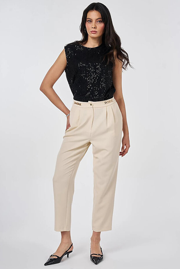 Carrot Trousers Cream with Metal Accessories