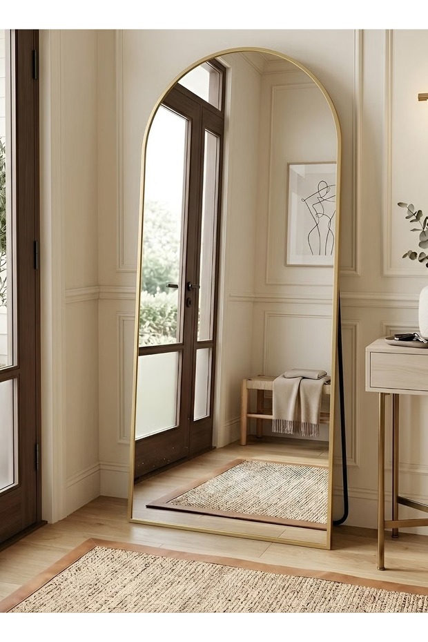 مرآة كبيرة بتصميم أنيق، مقاس 150×50 سم، بإطار معدني ذهبي وحامل خلفي