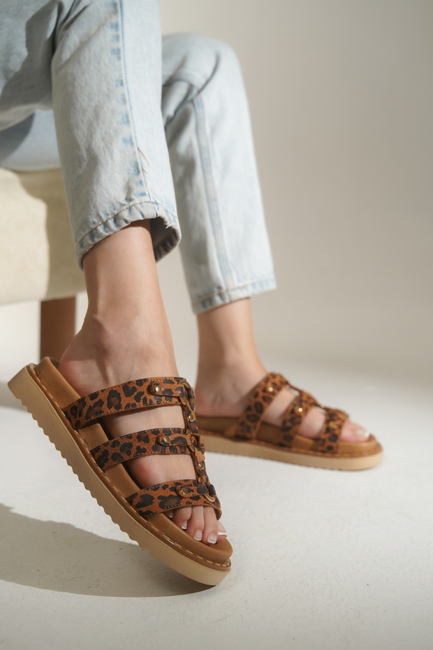نعال نسائية من الجلد من Nisa Accessories