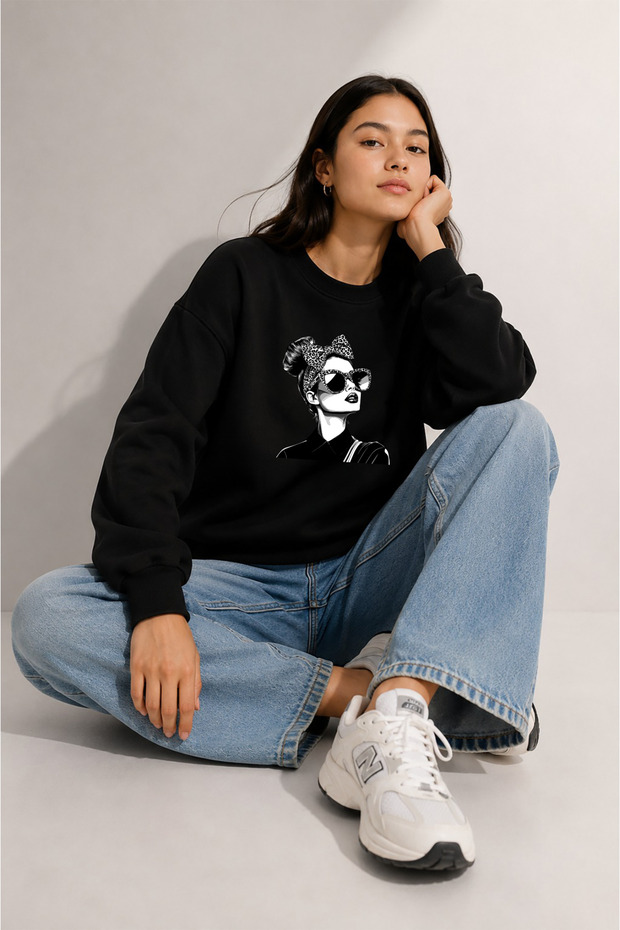 Women's Face Women's Buckle Graphic Comfortable Fit Crew Neck Black Sweatshirt