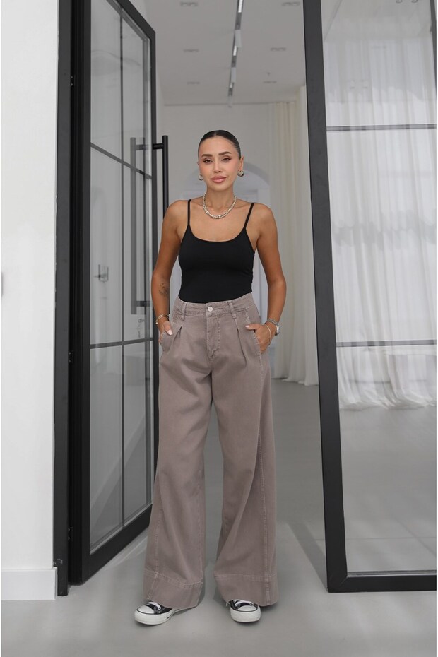 Mink Front Single Pleated Wide Leg Jeans