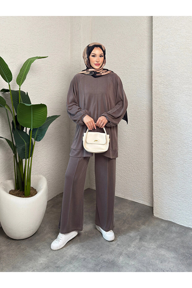 طقم نسائي أنيق من قماش بيكيه من ماركة Elegent Model