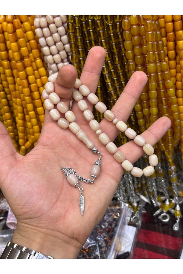 سبحة كاتلين كانايان باجا ذات الألوان البيضاء