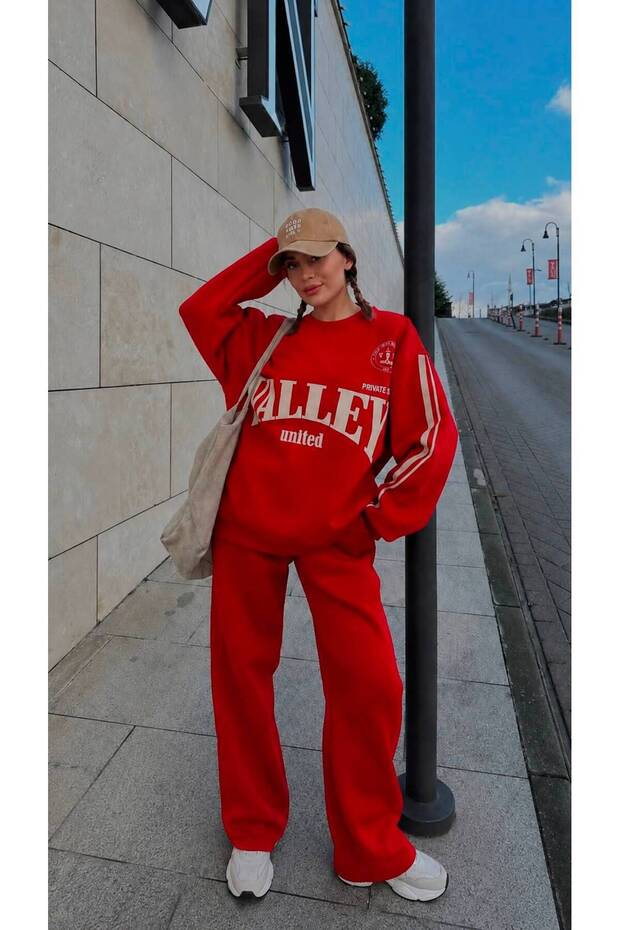 Women's Two-Thread Oversize Printed Crew Neck Sweatshirt and Wide-Leg Sweatpants Set