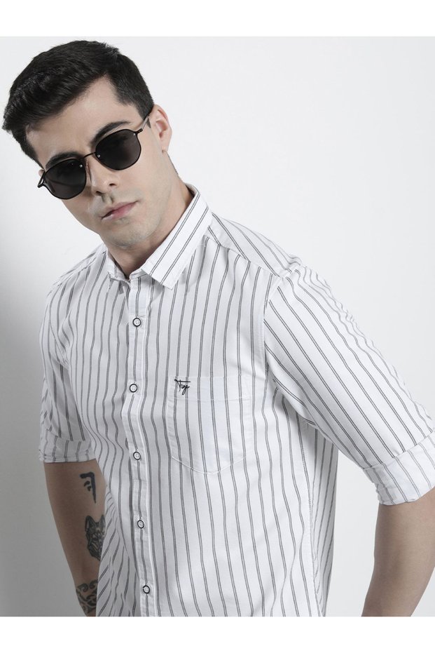 Men Regular Fit Striped Cutaway Collar Casual Shirt