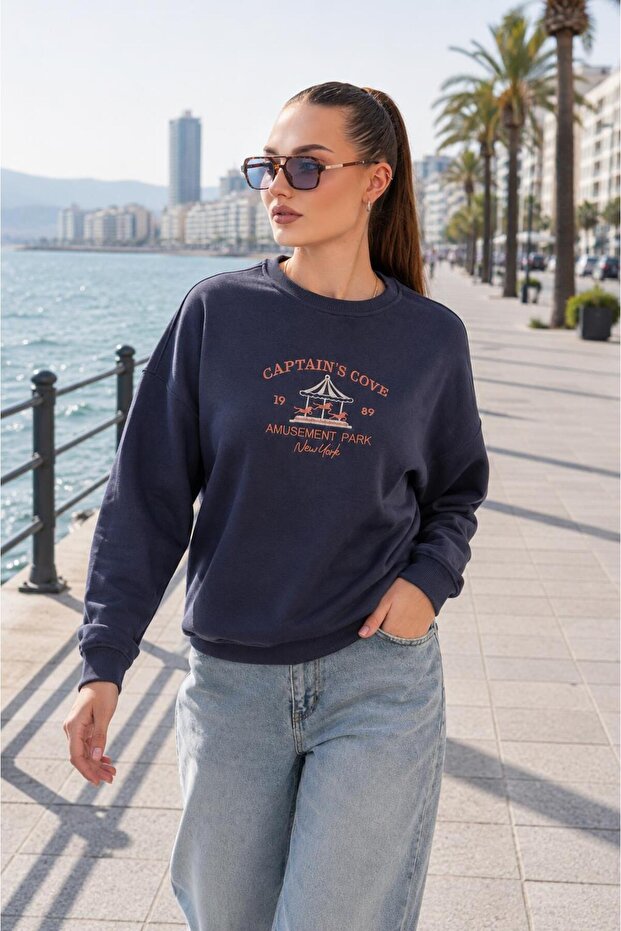 Women's Three-Thread Sweatshirt with Embroidered Text on the Front 255366 - 265125
