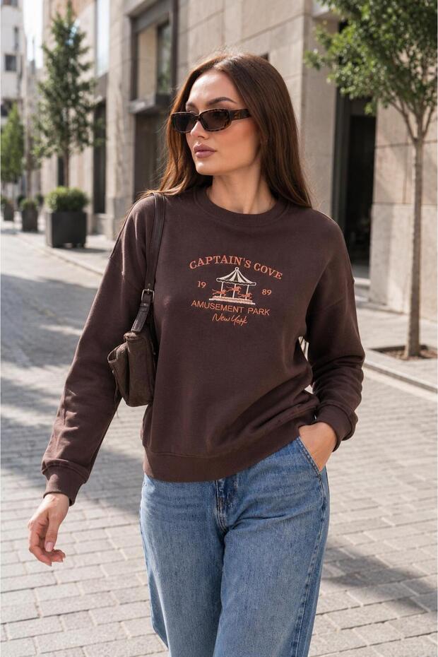 Women's Three-Thread Sweatshirt with Embroidered Text on the Front 255366 - 265125