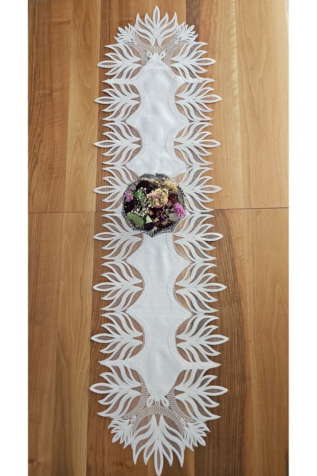 Luxury French Lace Linen Gardeya Runner