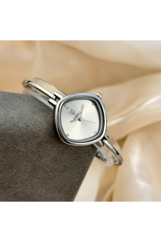 silver Minimalist Watch for Women - Diamond Dial Ultra-thin Curved Strap Wrist Watch