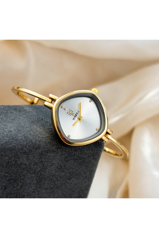 golden white Minimalist Watch for Women - Diamond Dial Ultra-thin Curved Strap Wrist Watch