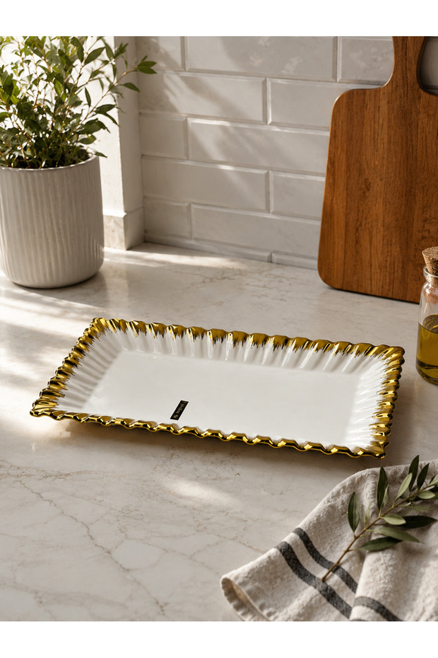 Daisy Rectangular Presentation Plate - Gold