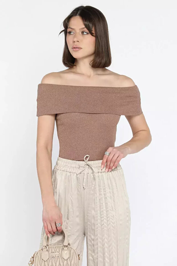 Women's Madonna Collar Camisole Blouse