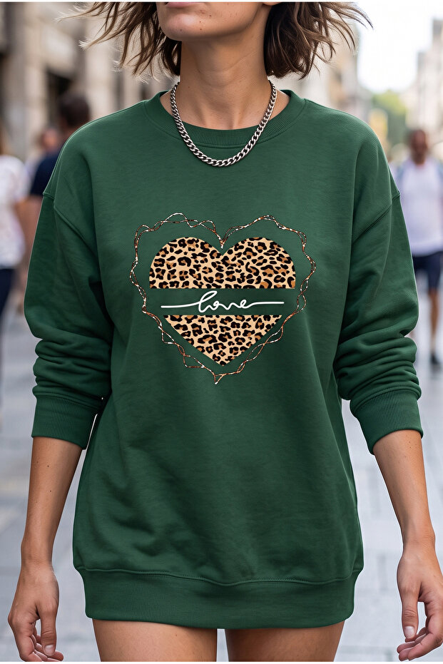 Unisex Leopard Patterned Heart Printed Crew Neck Sweatshirt