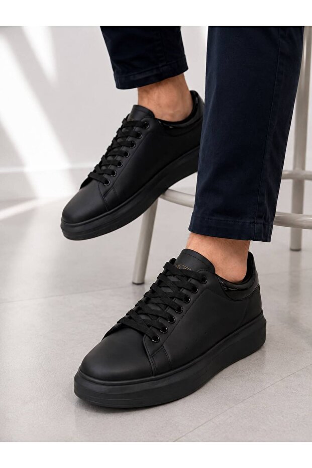 Unisex Thick Soled Sneaker