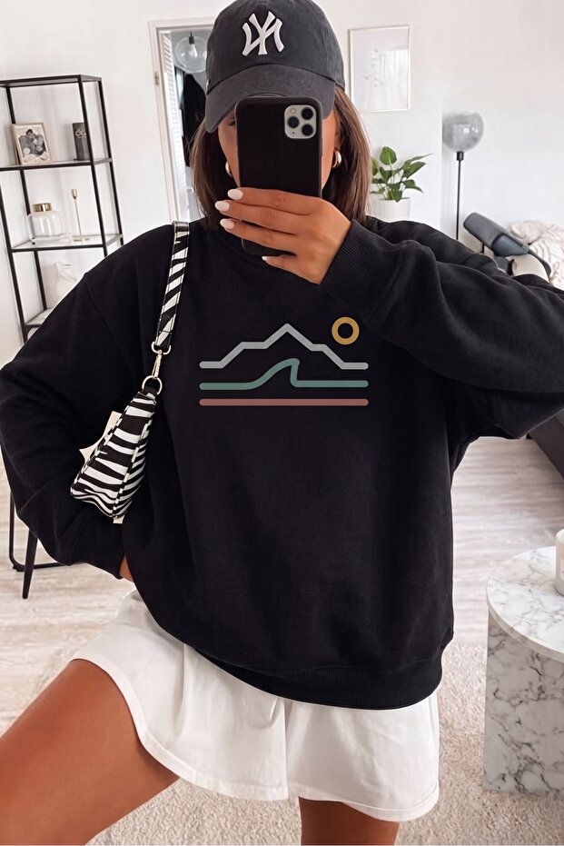 Unisex Striped Mountain Print Crew Neck Sweatshirt