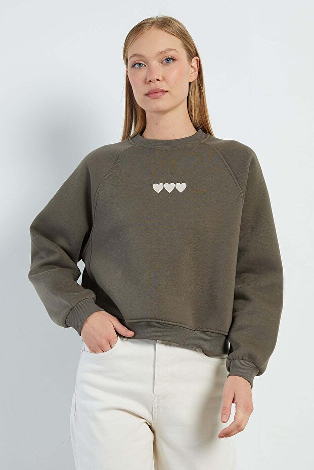 3 Thread Heart Embroidered O Oversized Sweatshirt