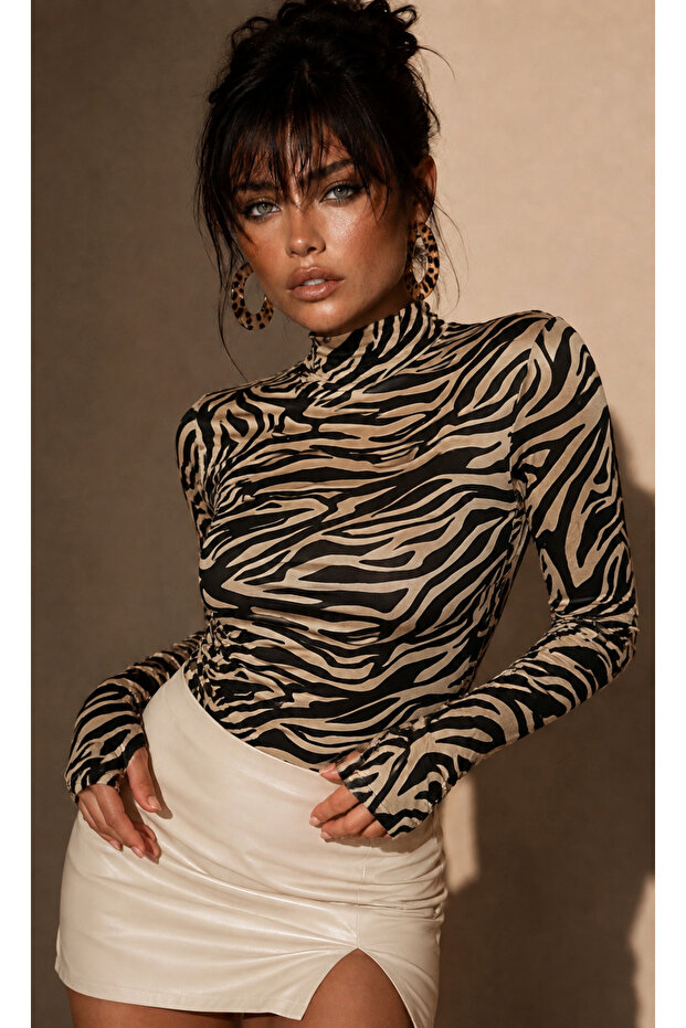 Women's Ecru-Black Half Fisherman Zebra Pattern Finger Interlocking Blouse Be493
