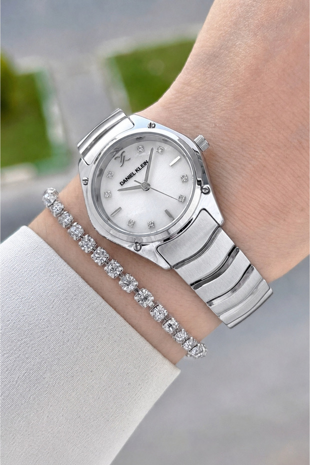 Silver Color 30 mm Women Wrist Watch with Gift Package