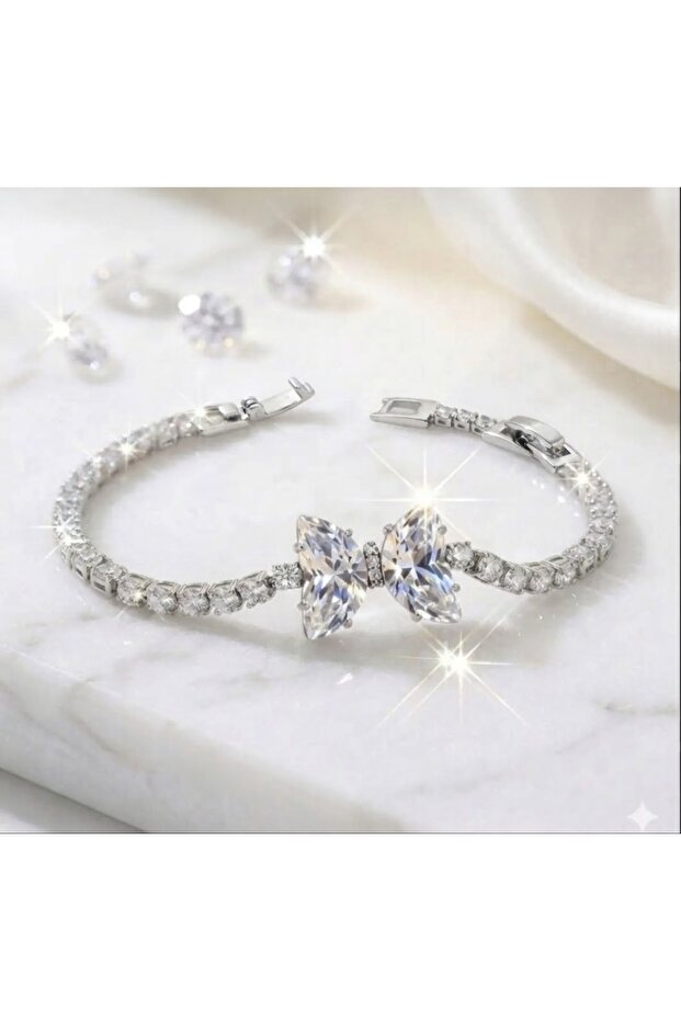 Silver Color Round Embellished Butterfly Pattern Waterway Women's Bracelet (17+2 CM)