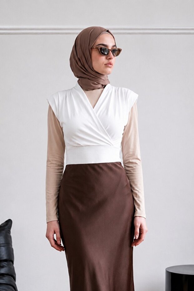 Double Breasted Model Sandy Blouse with Zero Sleeves - White