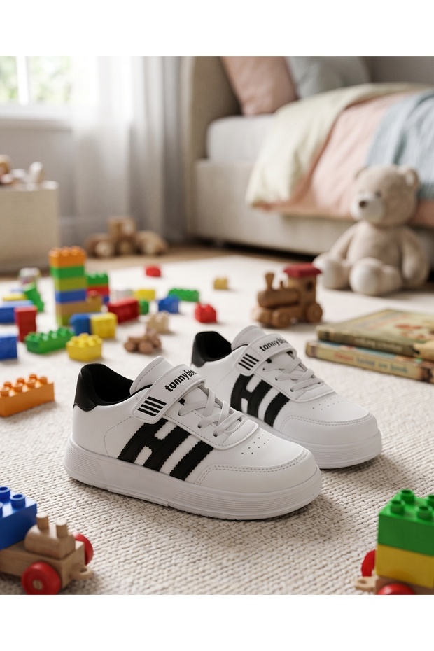Children's Unisex White Black Comfortable Fit Flat Light Sole Sneaker