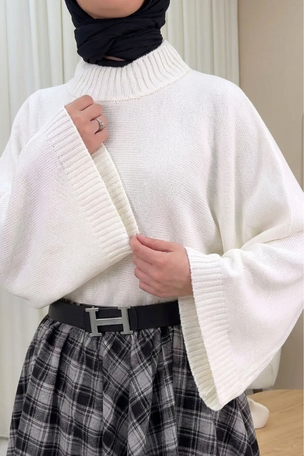 Half Turtleneck Crop Knit Sweater -White