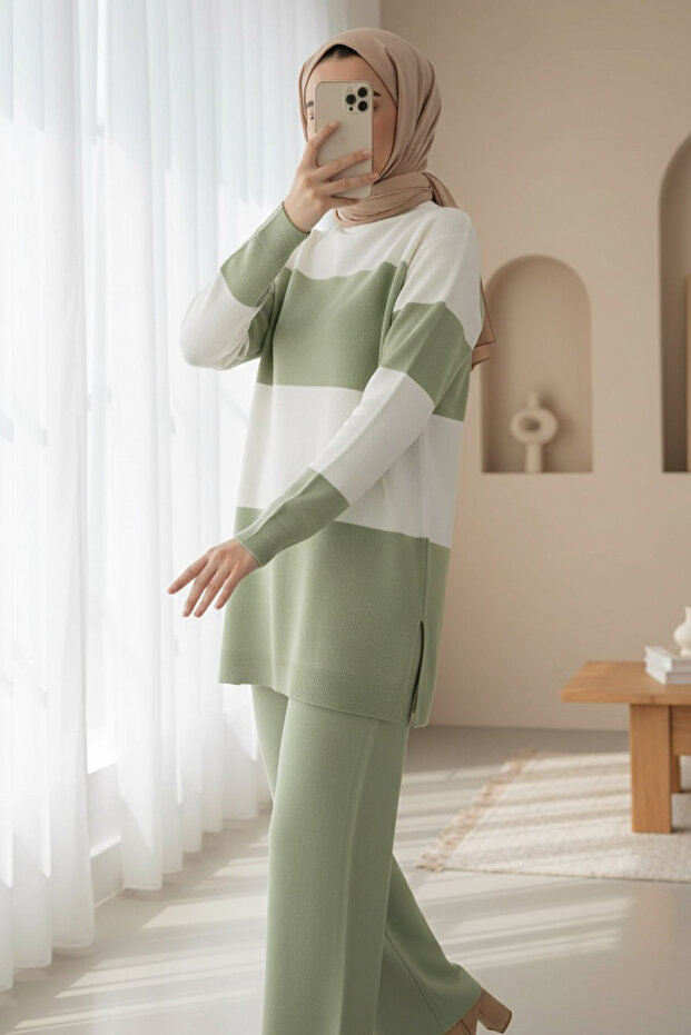Half-Neck Knitwear Suit