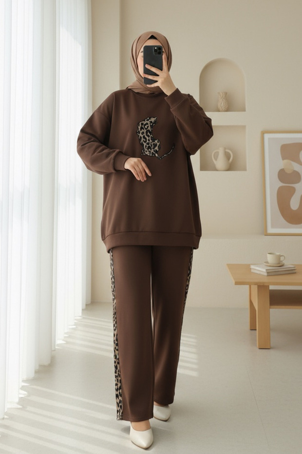 Scuba Suit with Leopard Figure and Patterned Trousers - Brown