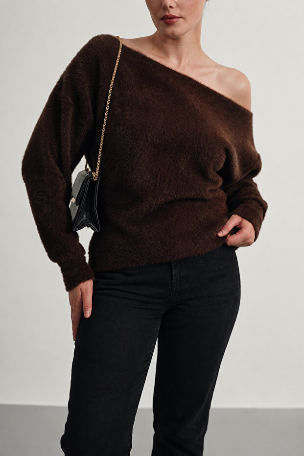 Women's Soft Plush Look Boat Neck Asymmetrical Cut Knitwear Sweater