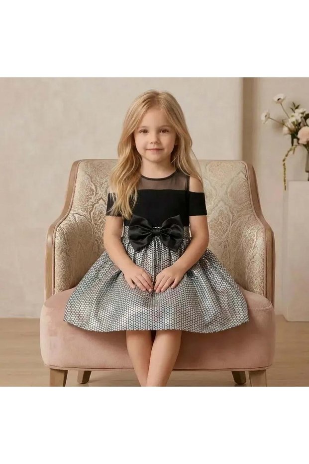 Girl's black dress