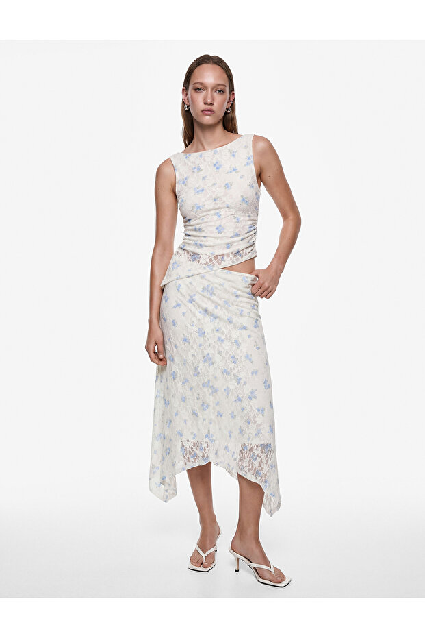 Slim Fit Regular Waist Asymmetrical Cut Floral Lace Skirt