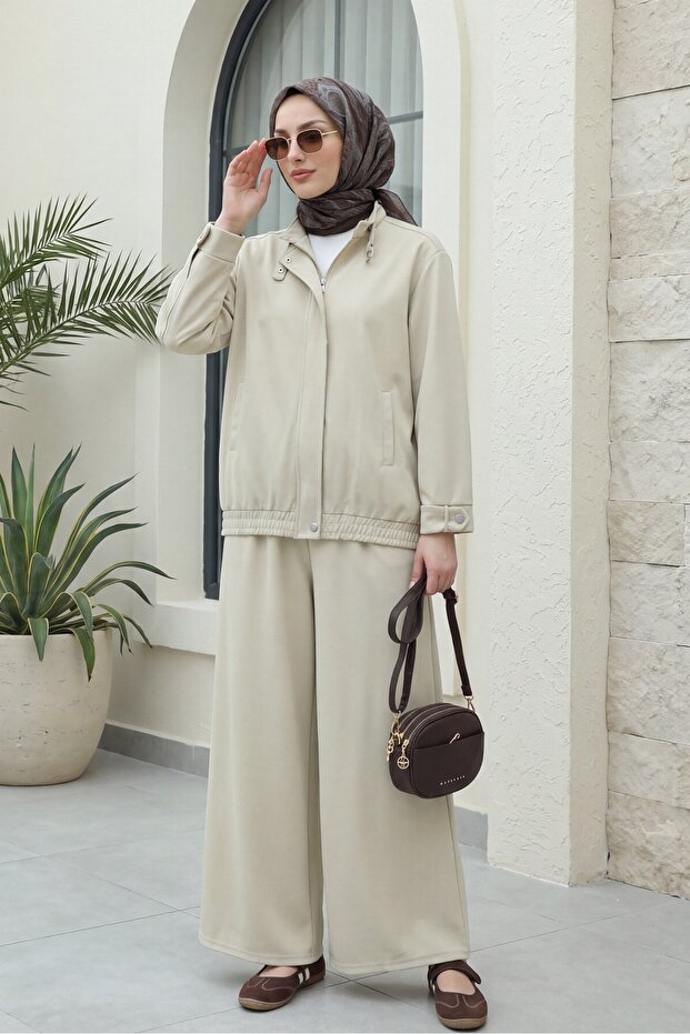 Ocean Suit with Collar and Sleeve Cuffs, Belt Jackets and Pleated Wide-Leg Pants - Beige