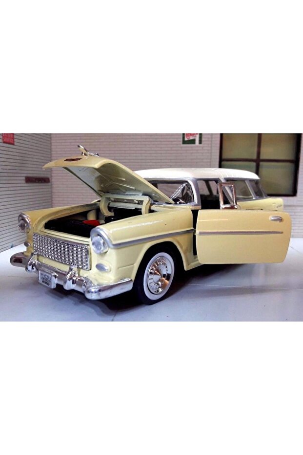 Motormax 1955 Chevrolet Bel Air Nomad 1/24 Cream Model Car